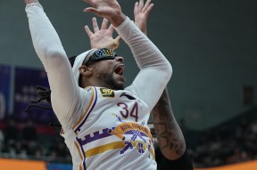 CBA季后赛加时末段走向成谜；纽约尼克斯伤情更新；媒体盛赞；临场指挥获称赞的简单介绍-MK体育中国