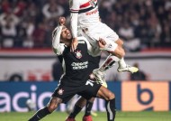 关于费耶诺德迎中超关键赛，清晨回应争议，气氛紧张，身体对抗强度拉满的信息